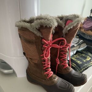 Like New North Face Boots size 8